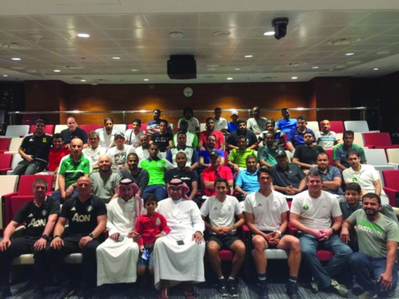 المدربون الوطنيون عقب المؤتمر الصحفي (مكة)