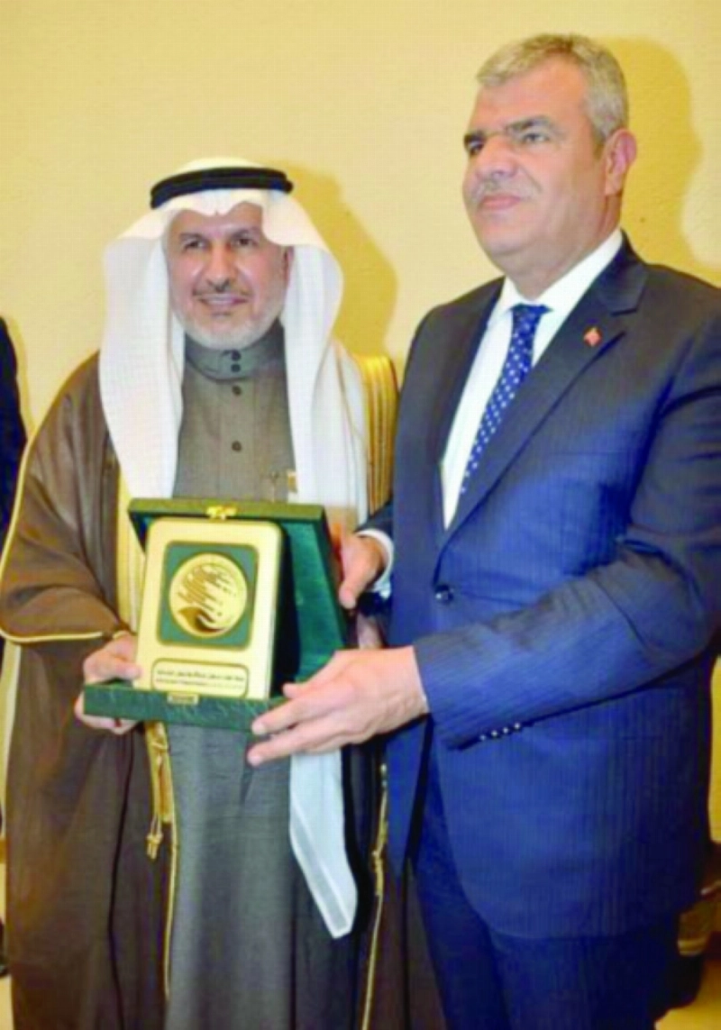 الربيعة مع نائب رئيس الوزراء التركي بجنيف أمس (واس)