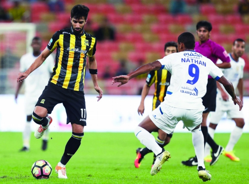 جانب من لقاء الدور الأول بين الاتحاد والفتح (مكة)