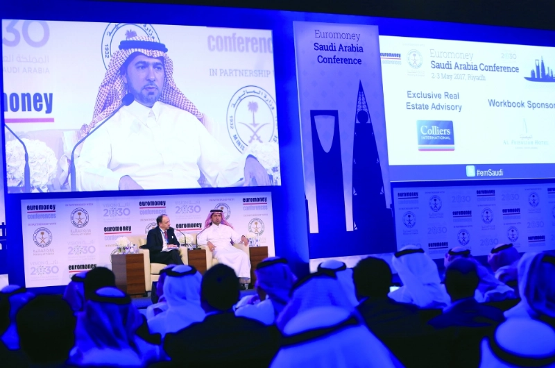 وزير الإسكان خلال مشاركته في مؤتمر اليوروموني بالرياض أمس (مكة)