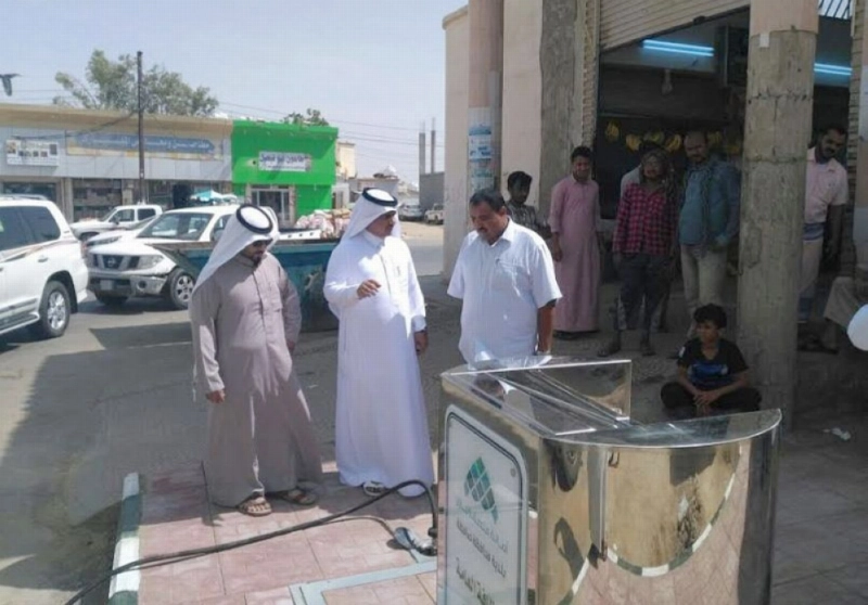 من عملية تركيب الحاويات (واس)