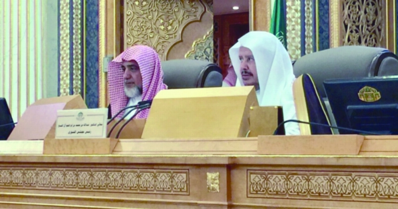 عبدالله آل الشيخ وصالح آل الشيخ في جلسة الشورى أمس (واس)