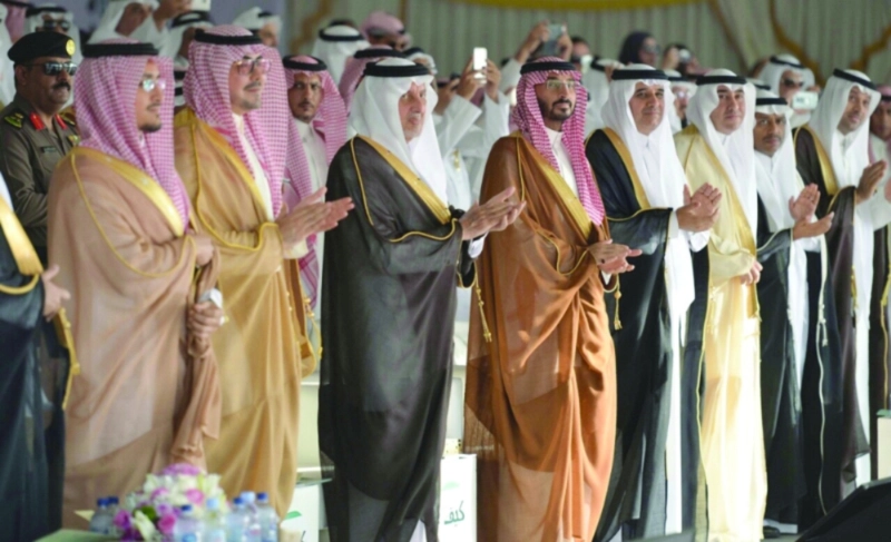 خالد الفيصل خلال تدشين القافلة (مكة)