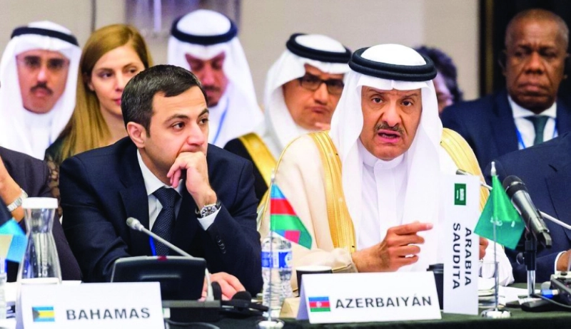 سلطان بن سلمان متحدثا في الاجتماع (واس)