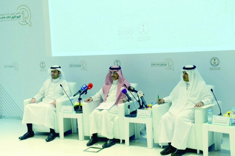 الجدعان متحدثا في المؤتمر الصحفي أمس الأول (مكة)