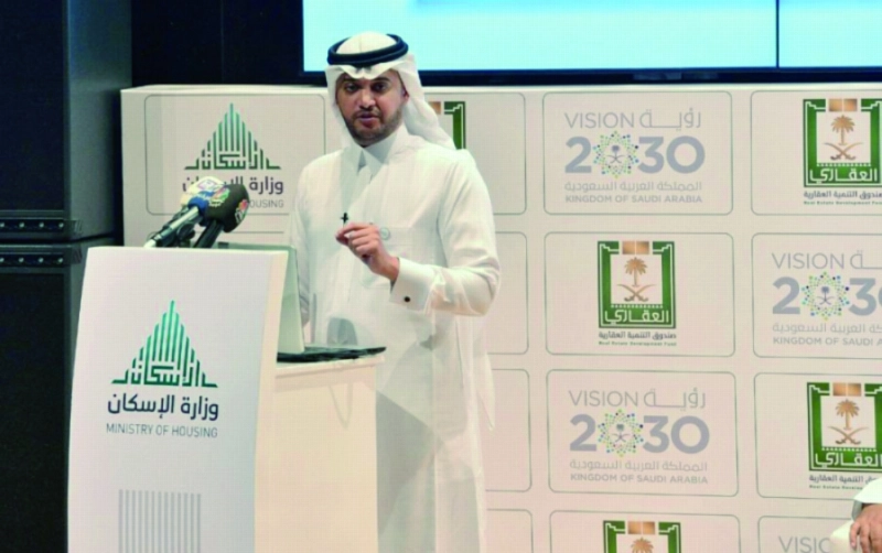 سعود بن طلال متحدثا في المؤتمر
