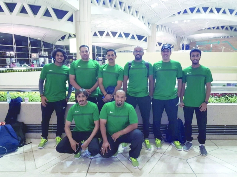 منتخب السهام قبل المغادرة أمس (مكة)