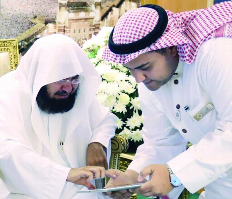السديس خلال تدشين الخدمات الجديدة (مكة)