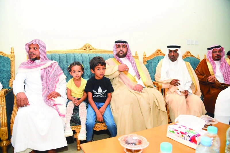 محمد بن عبدالعزيز يعزي ذوي الشهيد الحريبي (مكة)