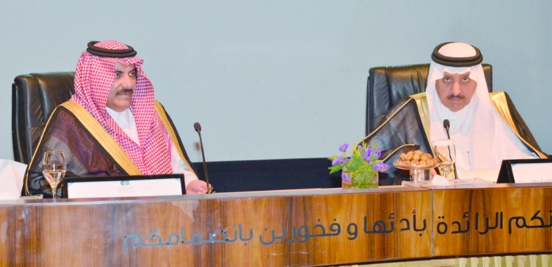 الأمير أحمد بن عبدالعزيز خلال الاجتماع (واس)