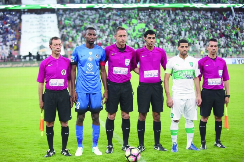 دياز يتوسط قائدي الأهلي والهلال