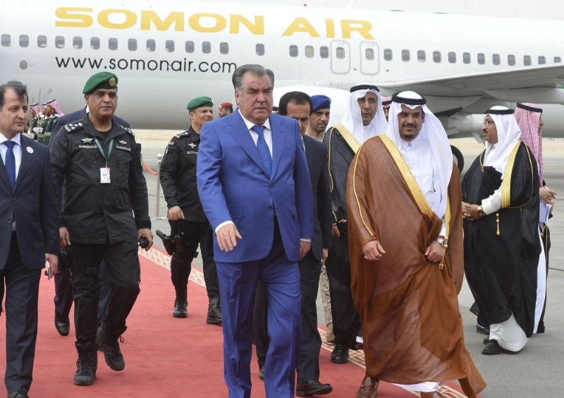 رئيس طاجيكستان الرئيس إمام رحمون يصل إلى الرياض (واس)