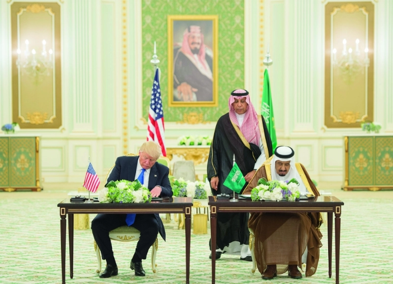 خادم الحرمين والرئيس الأمريكي لحظة توقيع اعلان الرؤية المشتركة