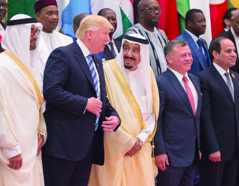 الملك سلمان يتحدث مع الرئيس ترمب