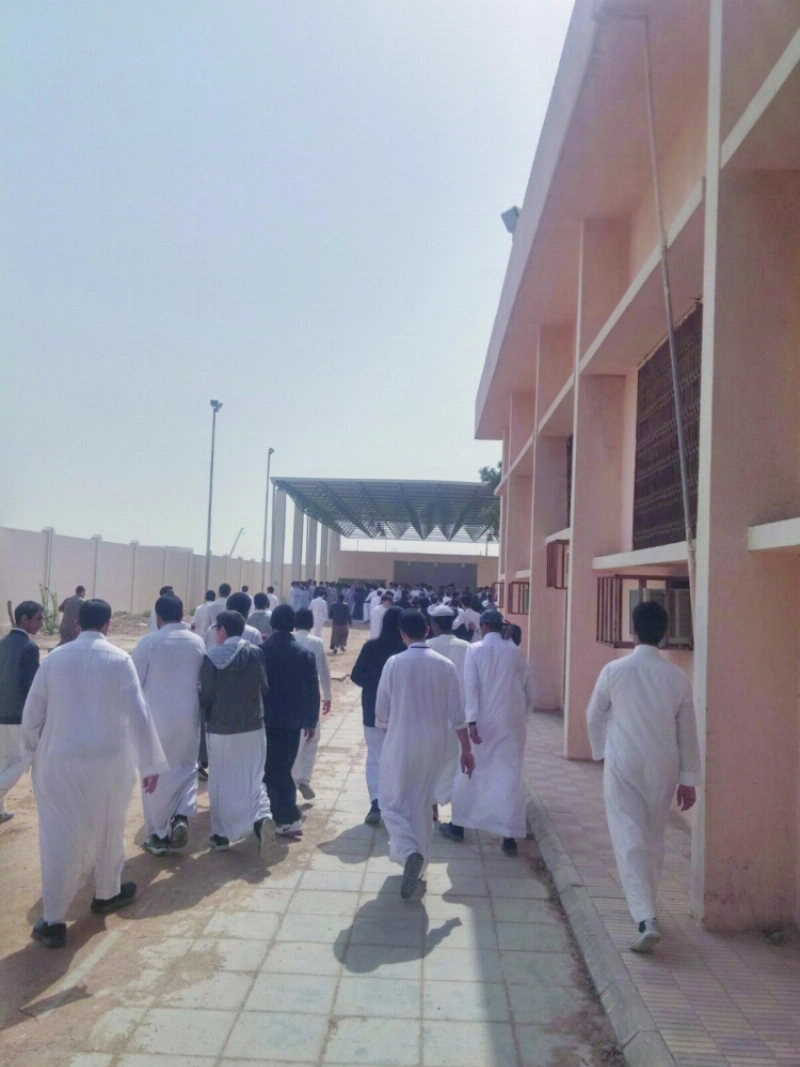 طلاب في ثانوية صقلية بالرياض خلال أنشطة سابقة (مكة)