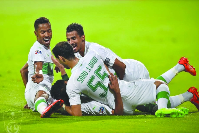 فرحة لاعبي الأهلي بهدف حسين المقهوي أمس (إعلامي الأهلي)