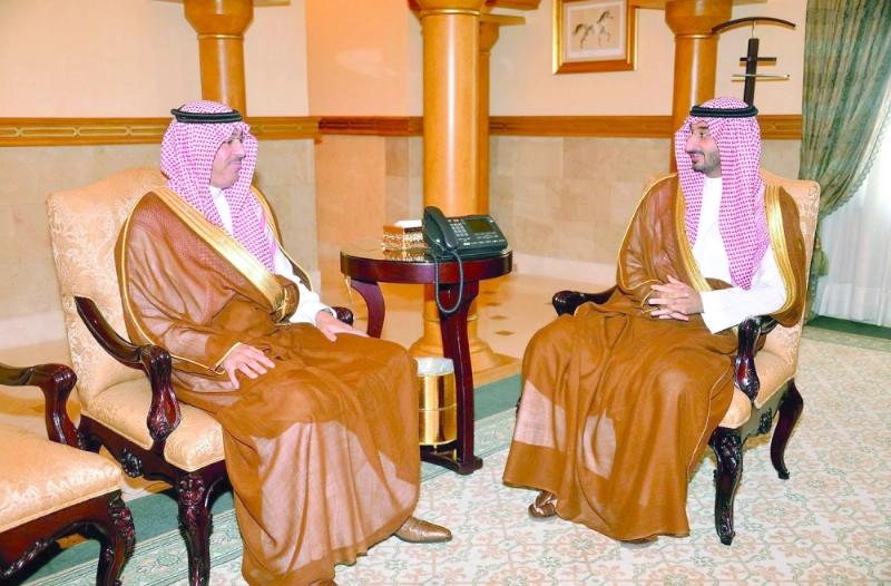 عبدالله بن بندر لدى استقباله العواد