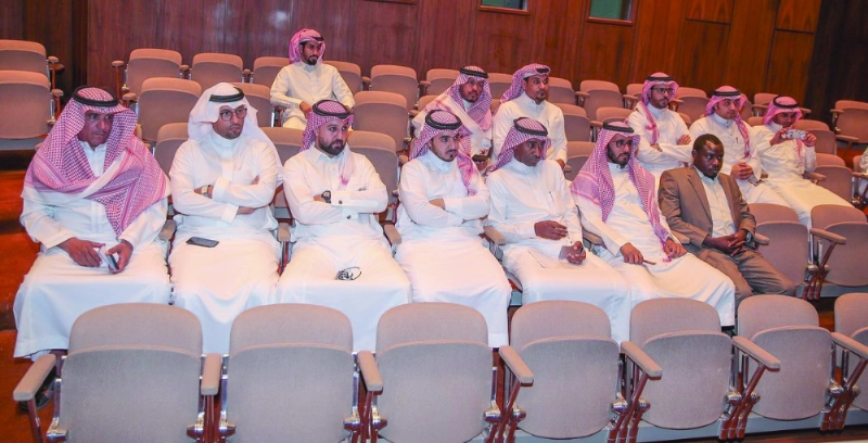 جانب من حضور ورشة لجنة الاحتراف (مكة)