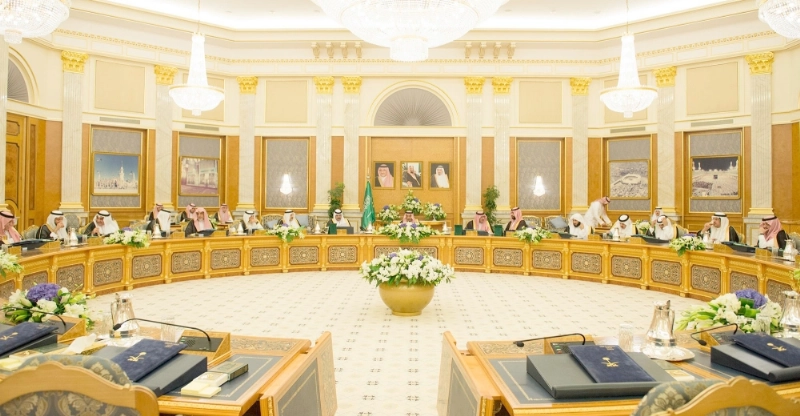 خادم الحرمين الشريفين خلال ترؤسه جلسة مجلس الوزراء في قصر السلام بجدة (واس)