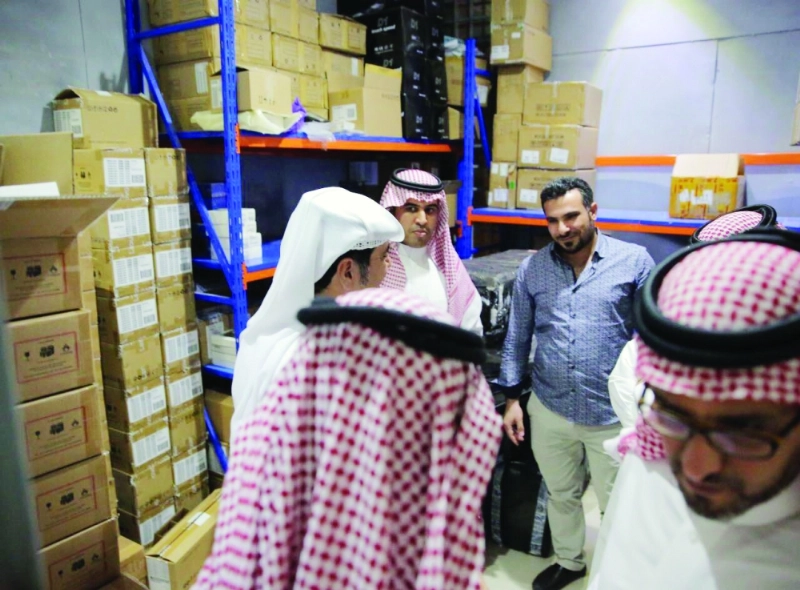 ضبط مستودع بإحدى الشقق المخالفة (مكة)