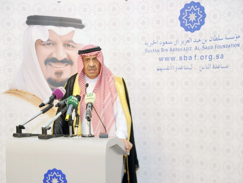 خالد بن سلطان خلال المؤتمر الصحفي (محمد يحيى)