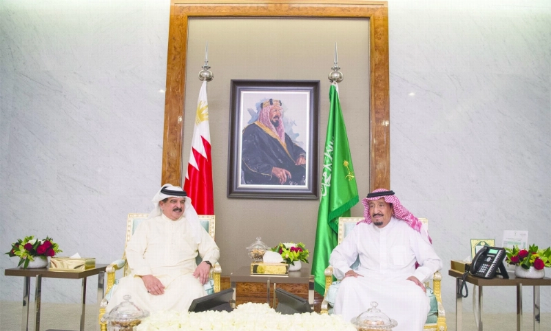 خادم الحرمين وملك البحرين خلال المباحثات