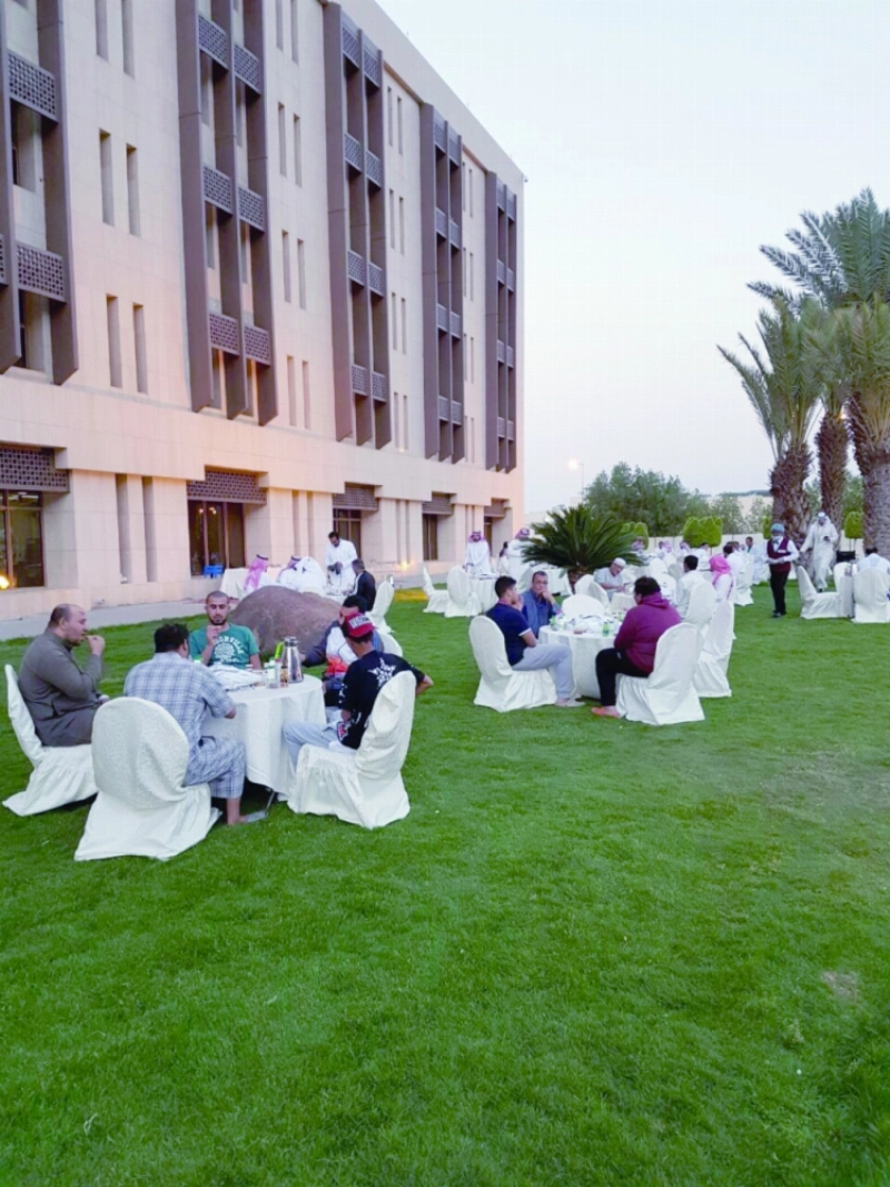 من الإفطار الجماعي بالمستشفى (مكة)
