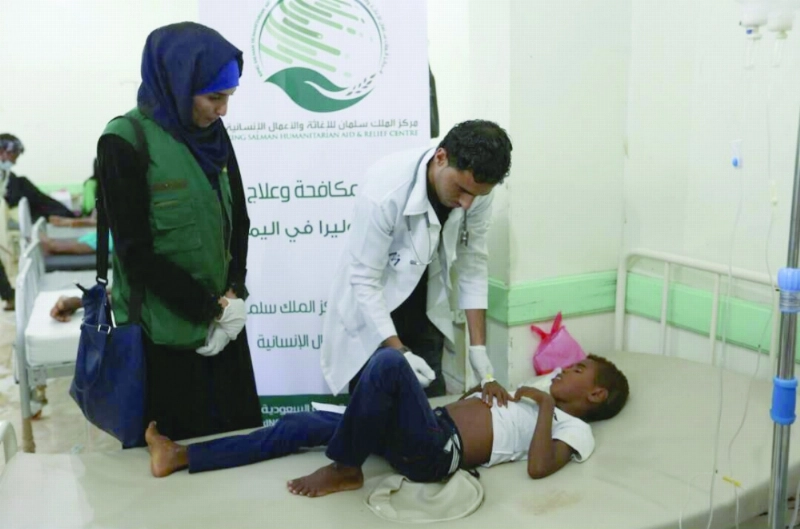 طفل يمني يتلقى العلاج من الكوليرا (واس)