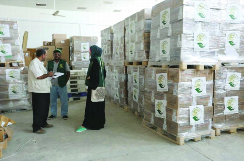 أدوية من مركز الملك سلمان في مركز مرضى الكوليرا بعدن