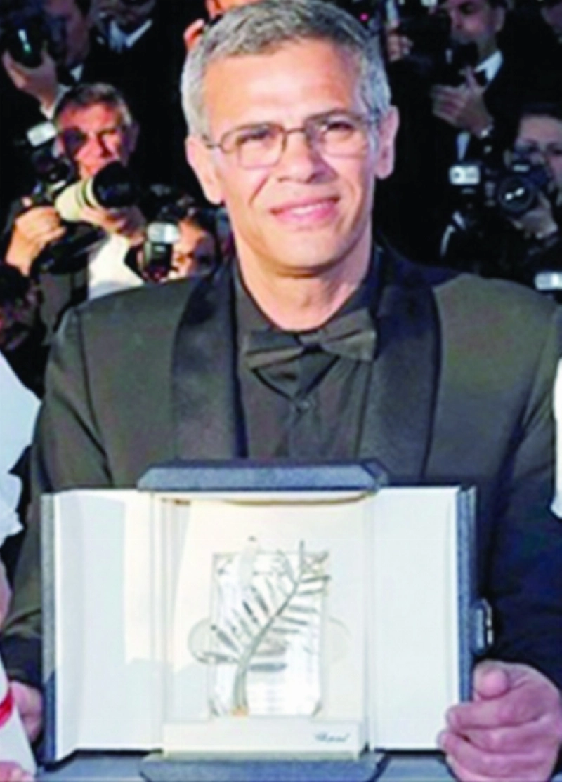 كشيش حاملا سعفة كان