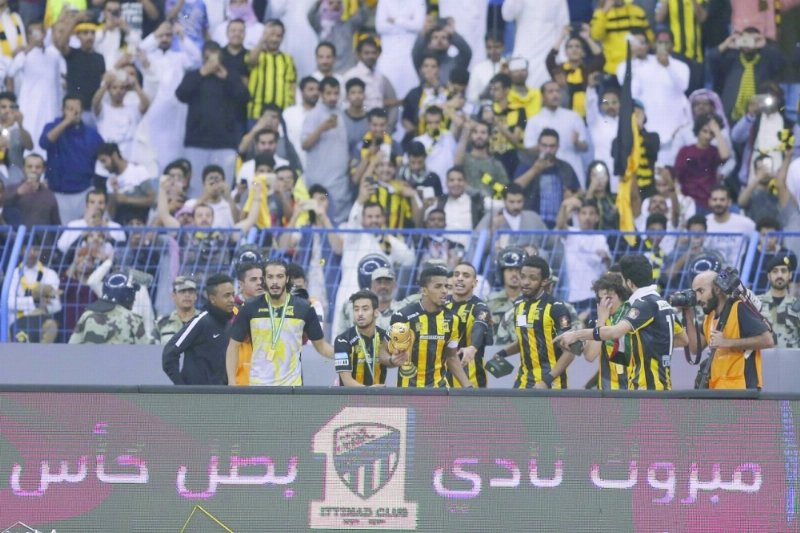 تتويج الاتحاد بكأس ولي العهد الموسم الماضي (مكة)