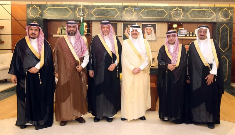 سعود بن نايف متوسطا رئيس وأعضاء مجلس إدارة الجمعية (واس)