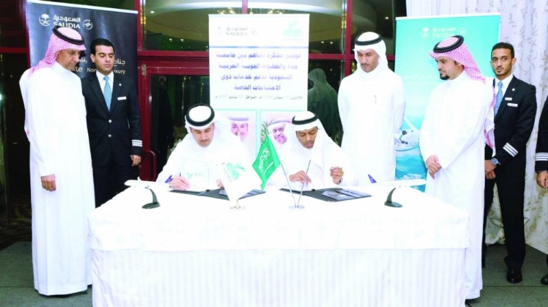 من توقيع الاتفاقية بين الخطوط السعودية وجامعة جدة (واس)