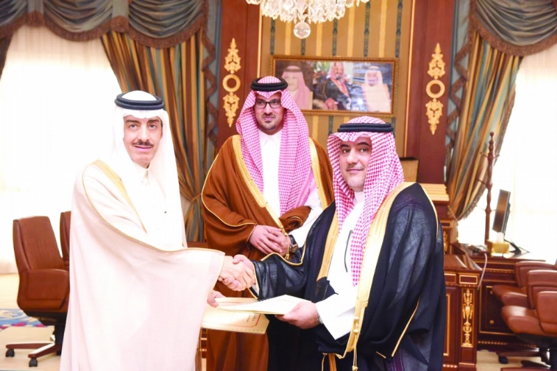 سعود بن خالد يشهد توقيع الاتفاقية (مكة)