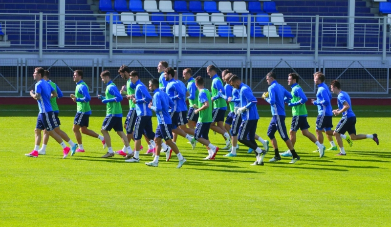 جانب من تدريبات المنتخب الروسي (إ ب أ)