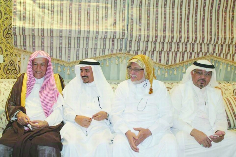 أحمد باديب خلال زيارته النادي في وقت سابق (مكة)