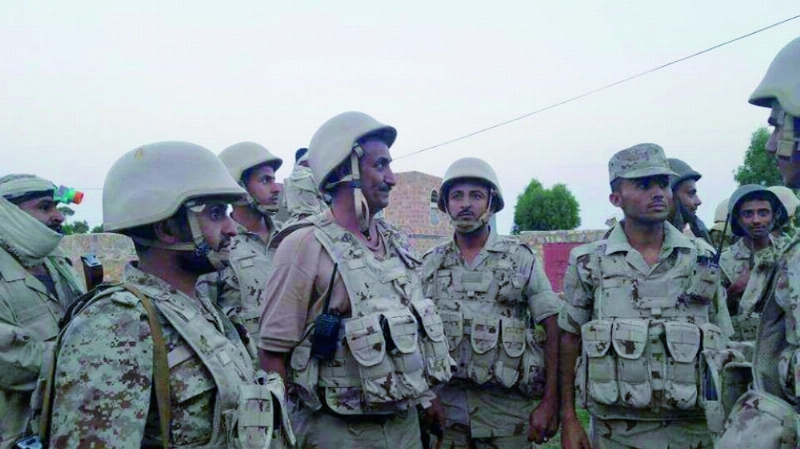 جنود بقوات الجيش الوطني اليمني في جبهة تعز (مكة)