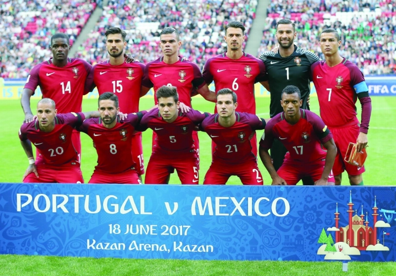 لاعبو البرتغال يرتدون شارات سوداء (إ ب أ)