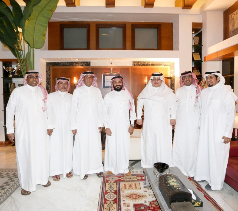 إدارة الاتحاد الجديدة مع مدير مكتب هيئة الرياضة بجدة (مكة)