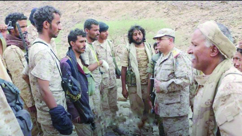 رئيس الأركان اللواء المقدشي في جبهة صرواح مأرب أمس (سبأ نت)