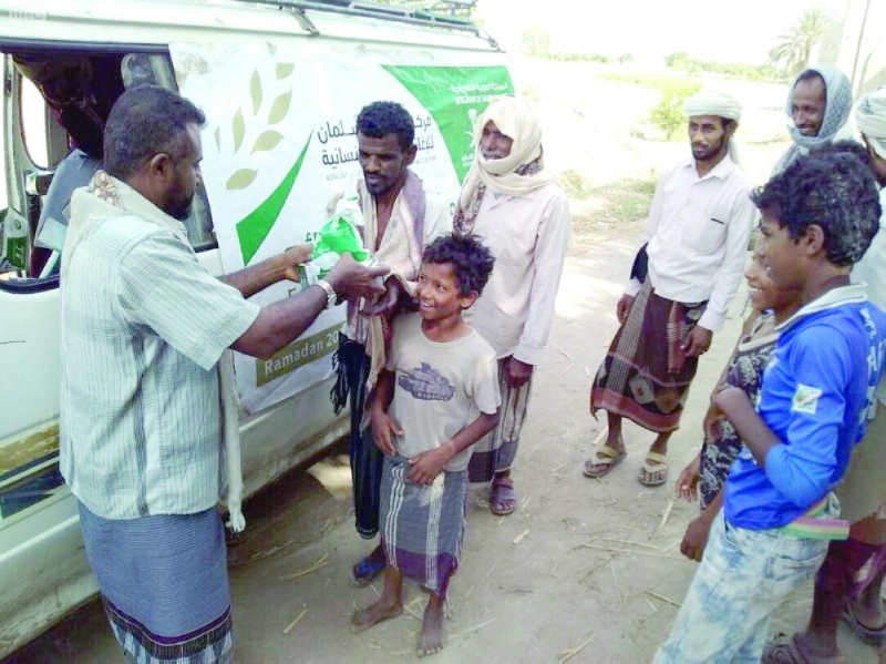 وجبات إفطار من مركز الملك سلمان بمحافظة لحج (واس)