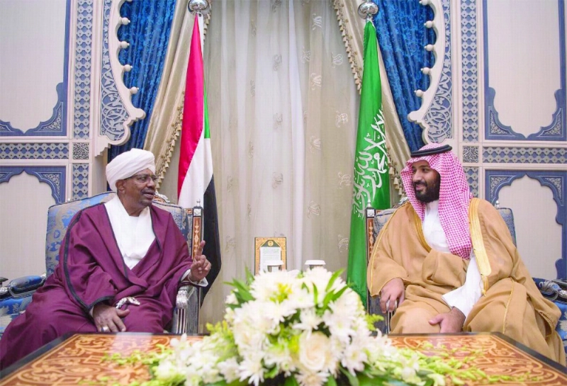 الأمير محمد بن سلمان خلال استقباله عمر البشير في جدة (واس)