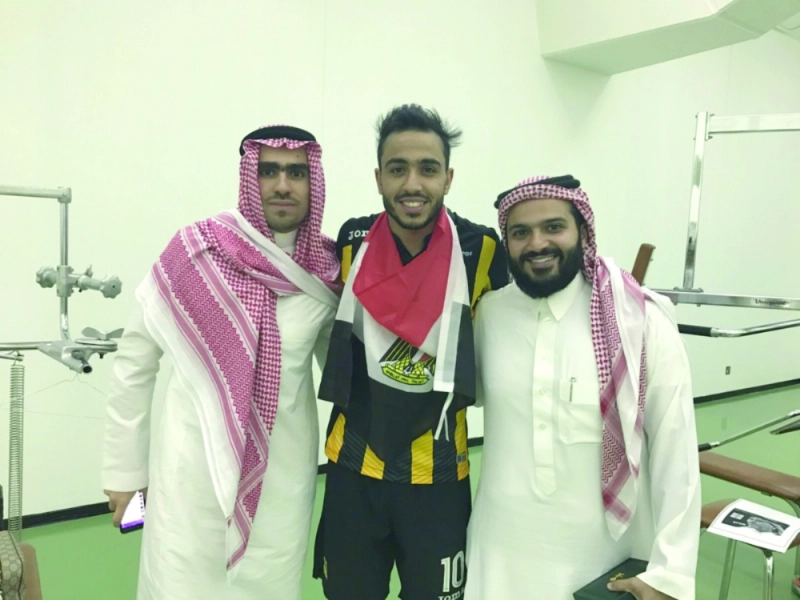 رئيس الاتحاد وكهربا بعد التتويج بكأس ولي العهد (مكة)