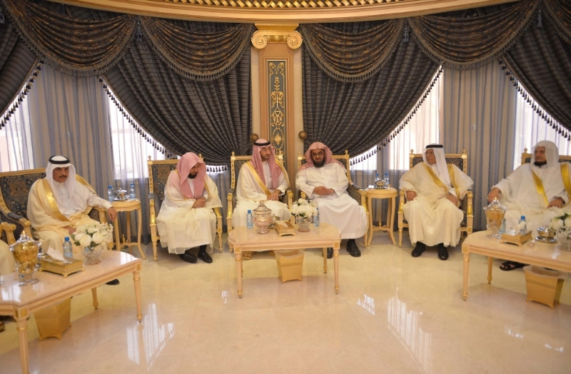 نائب أمير مكة يزور العلماء والمشايخ