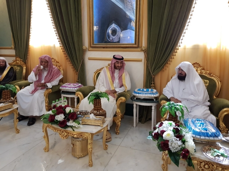نائب أمير مكة يزور العلماء والمشايخ