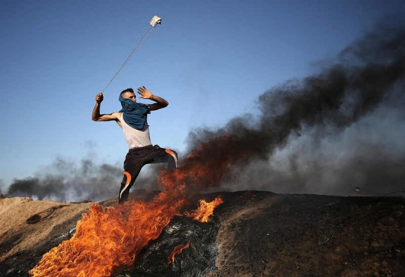 Palestinians clash with Israeli troops on Al-quds Day