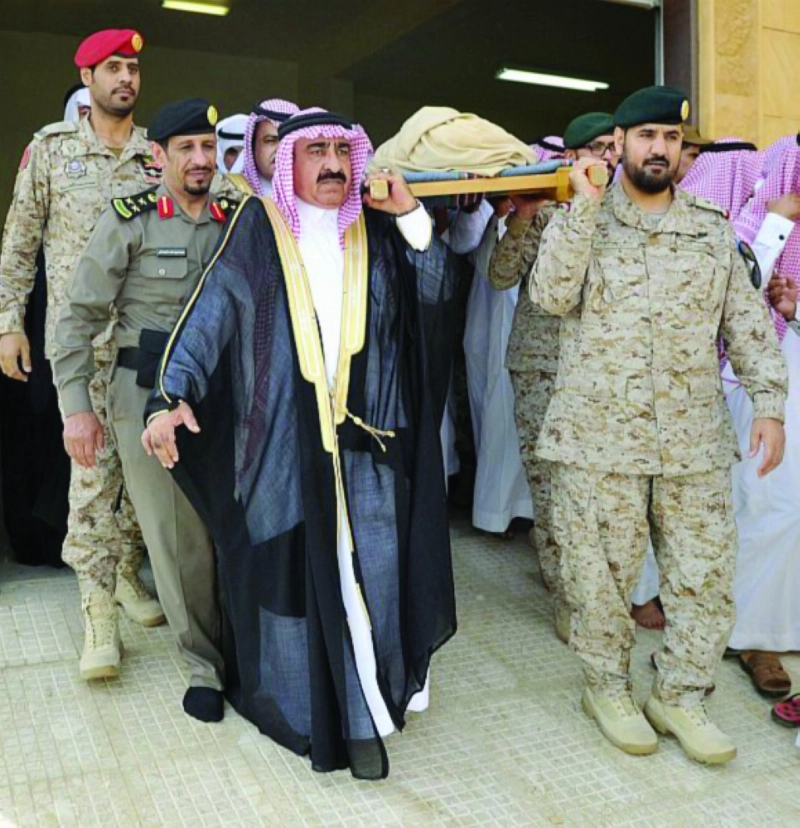تشييع جثمان الشهيد فيصل العتيبي في الرس أمس (واس)