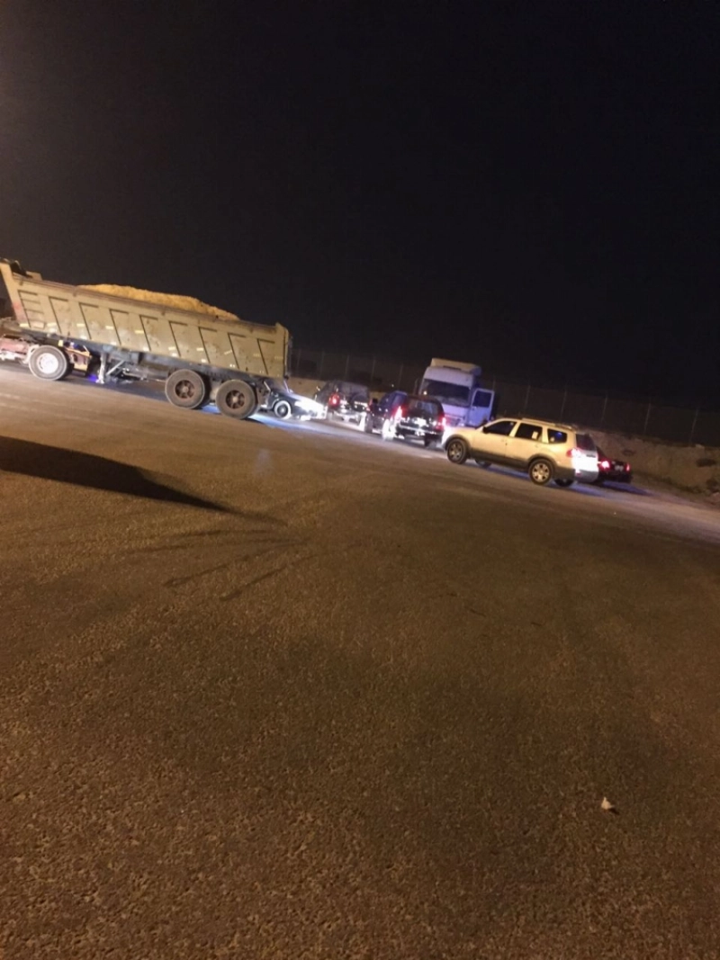 إحدى الشاحنات المضبوطة بالموقع (مكة)