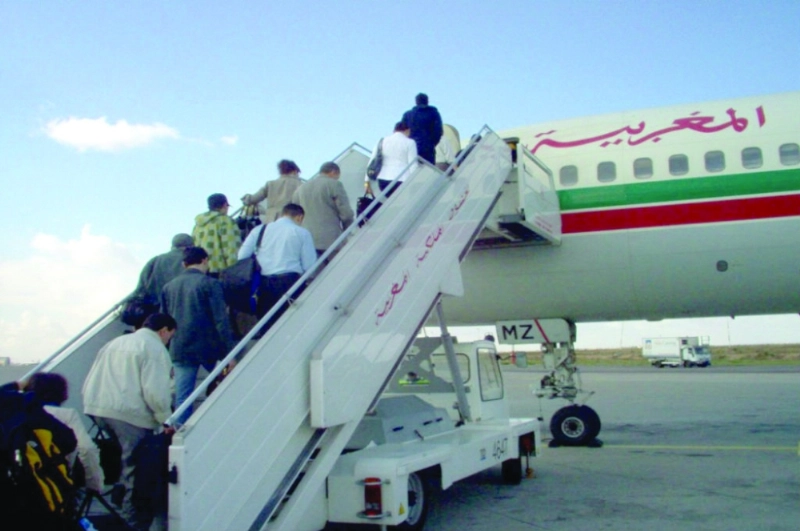 ركاب يصعدون على متن طائرة للمغربية (مكة)