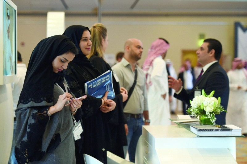 مشاركتان في تنظيم أحد المعارض التجارية (مكة)